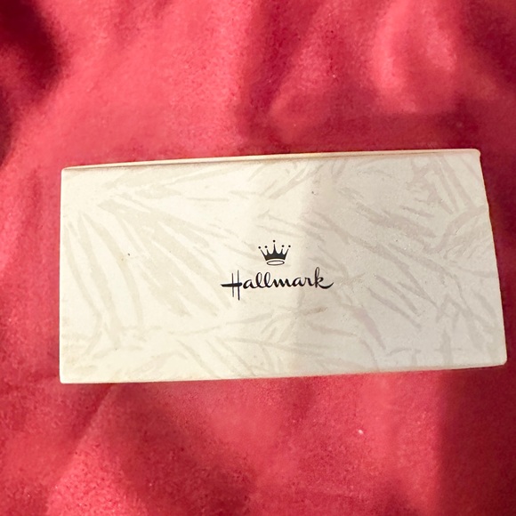 Peanuts Lucy with Football Hallmark Peanuts Gang Collector Ornament #2 - Picture 9 of 11